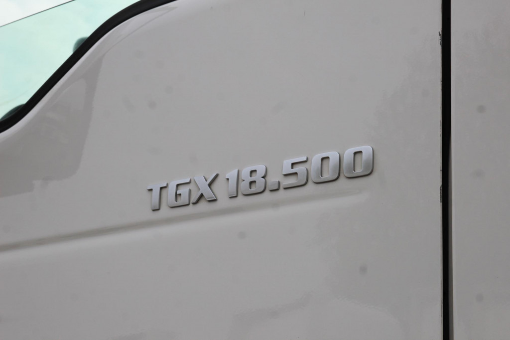 Cabeza tractora MAN TGX 18.500 XXL Standklima Navi Xenon Retarder: foto 14