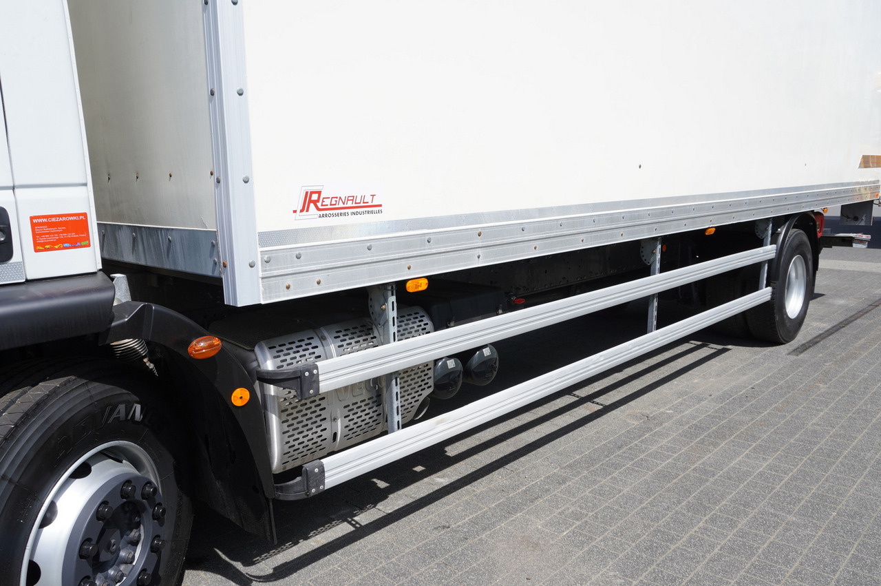 Camión caja cerrada IVECO Eurocargo 190-320 E6 19 t / 21 pallets / tail lift: foto 6