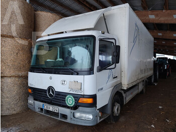 Camión transporte de ganado Mercedes-Benz 815: foto 1