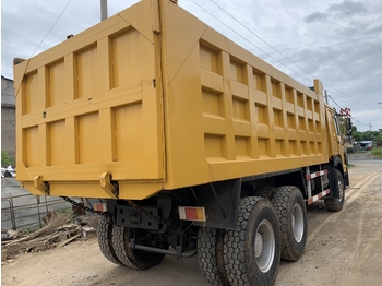 Camión volquete para transporte de equipos pesados SINOTRUK Howo Dump truck 371: foto 2