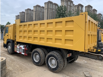 Camión volquete para transporte de equipos pesados SINOTRUK Howo Dump truck 371: foto 4