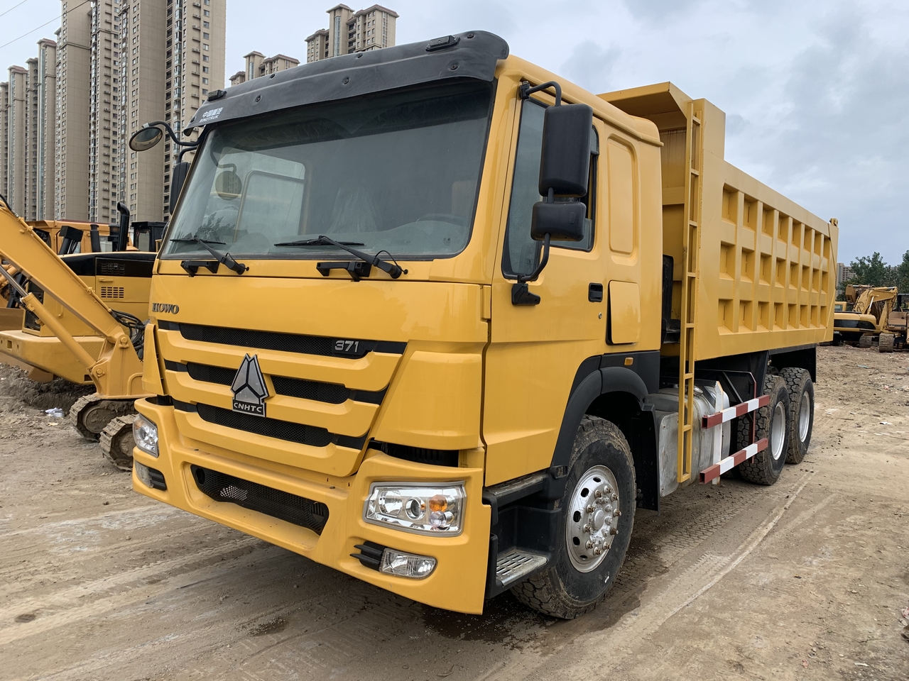 Camión volquete para transporte de equipos pesados SINOTRUK Howo Dump truck 371: foto 6