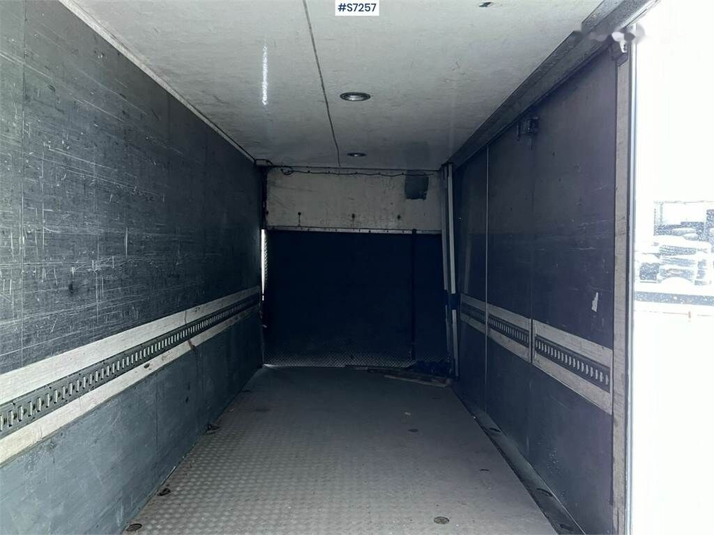 Camión caja cerrada Scania P94 Box Truck: foto 24