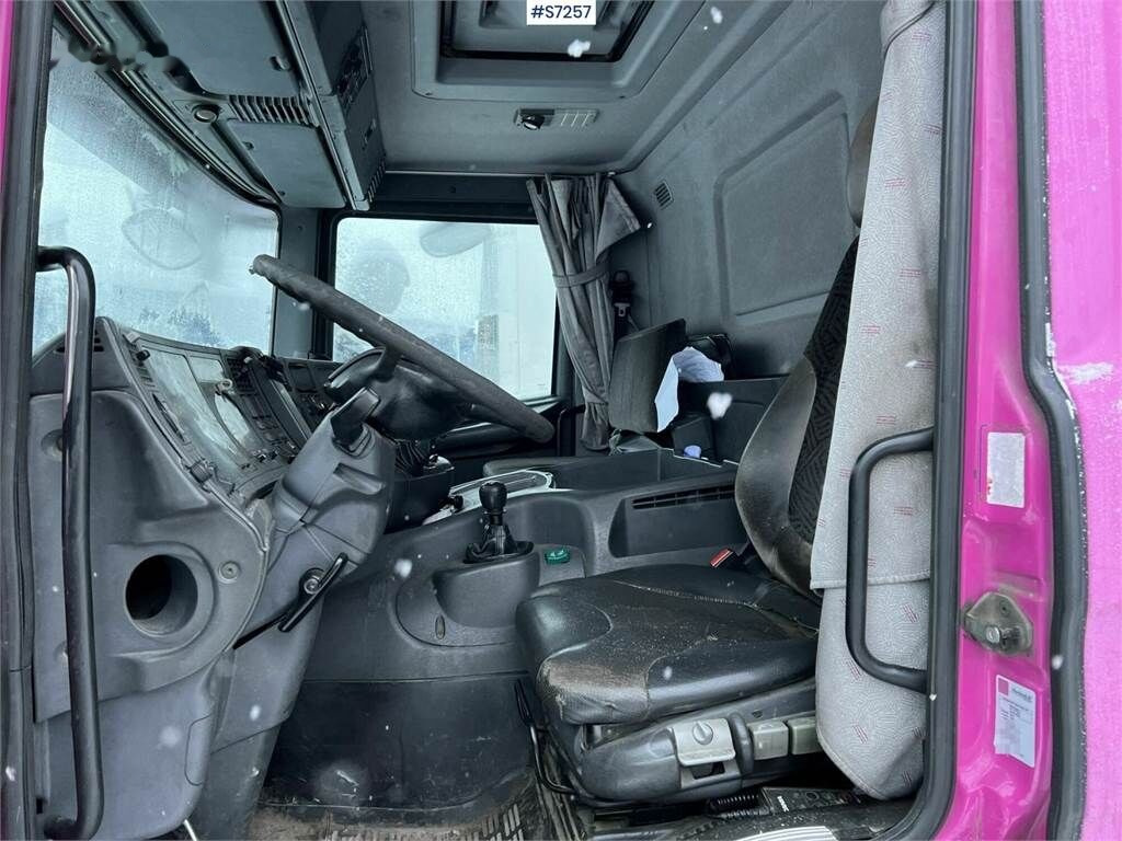 Camión caja cerrada Scania P94 Box Truck: foto 20