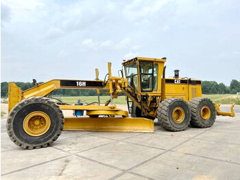 Grader CATERPILLAR