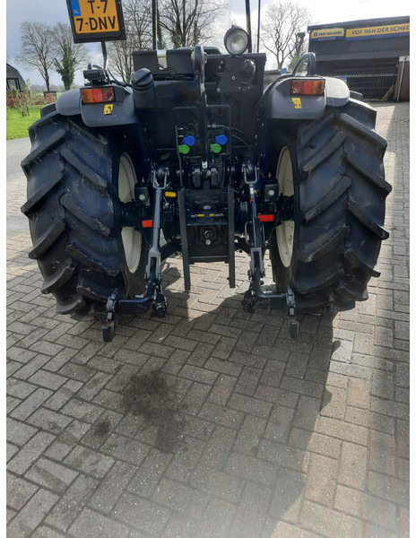 Tractor New Holland T4: foto 3