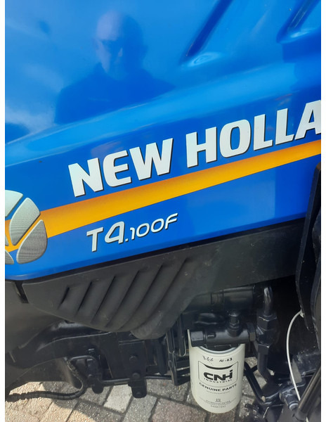 Tractor New Holland T4: foto 7