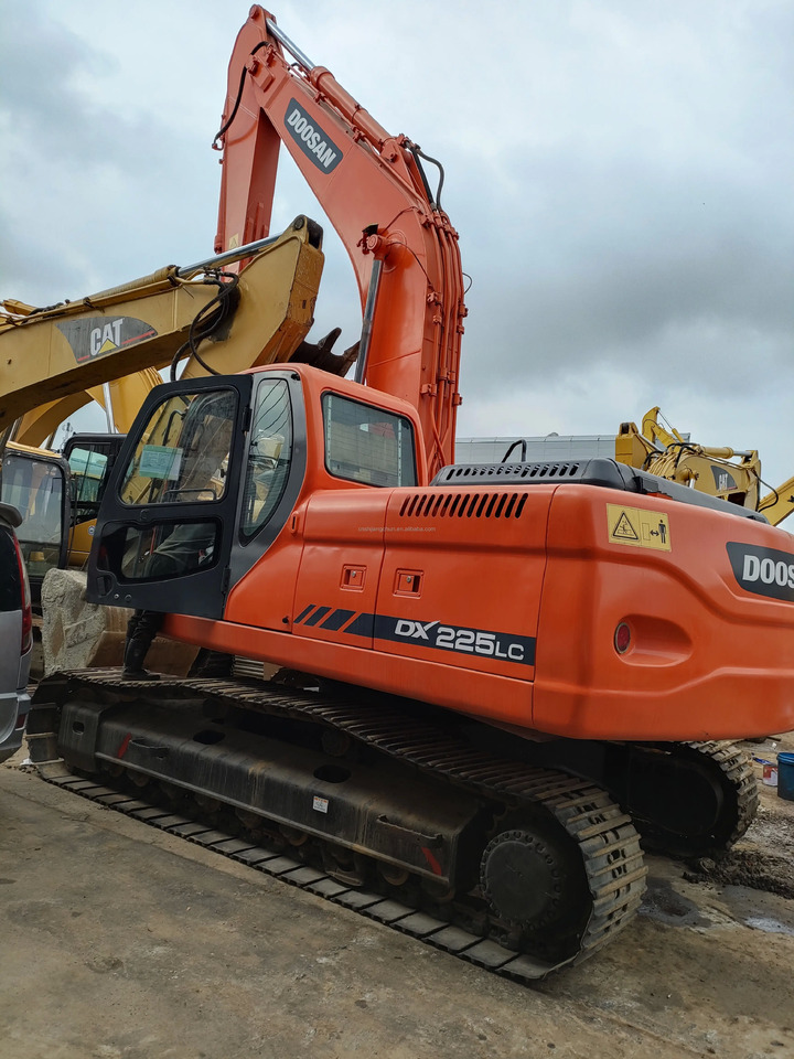 Excavadora de cadenas used excavators in stock for sale second hand excavator used machinery equipment Doosan dx225: foto 2