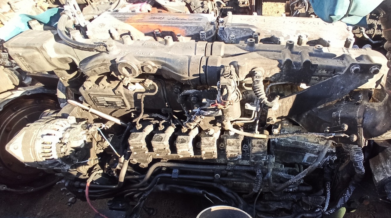 Motor y piezas para Camión DAF 2 x  CF 75 310 PE228 C: foto 3