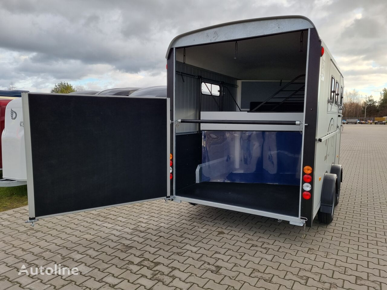 Remolque para caballos nuevo Cheval Liberté Maxi 3 Minimax trailer for 3 horses GVW 3500kg tack room saddle: foto 22