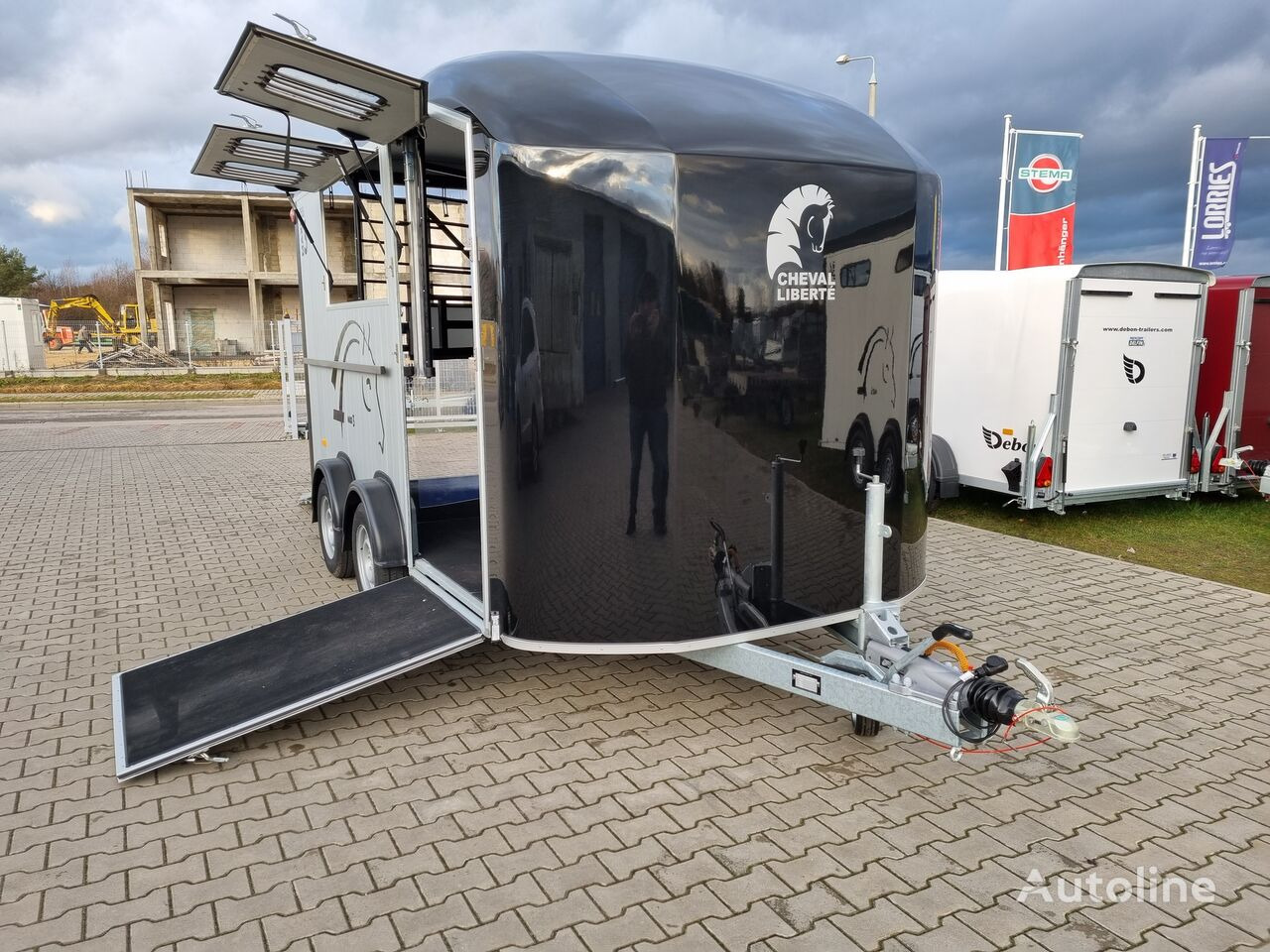 Remolque para caballos nuevo Cheval Liberté Maxi 3 Minimax trailer for 3 horses GVW 3500kg tack room saddle: foto 30