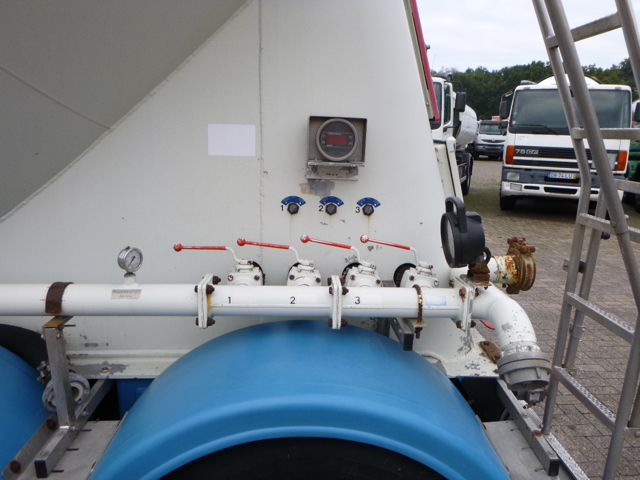 Semirremolque cisterna para transporte de harina Feldbinder Powder tank alu 43 m3 / 1 comp: foto 8