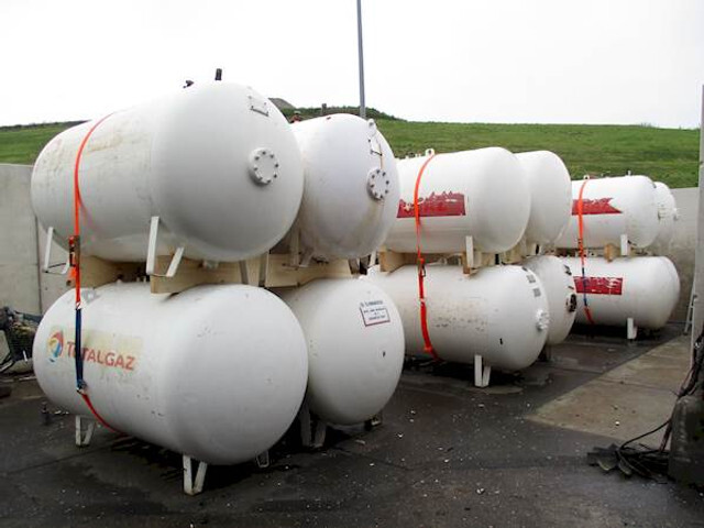 Semirremolque cisterna LPG / GAS GASTANK 2700 LITER: foto 4