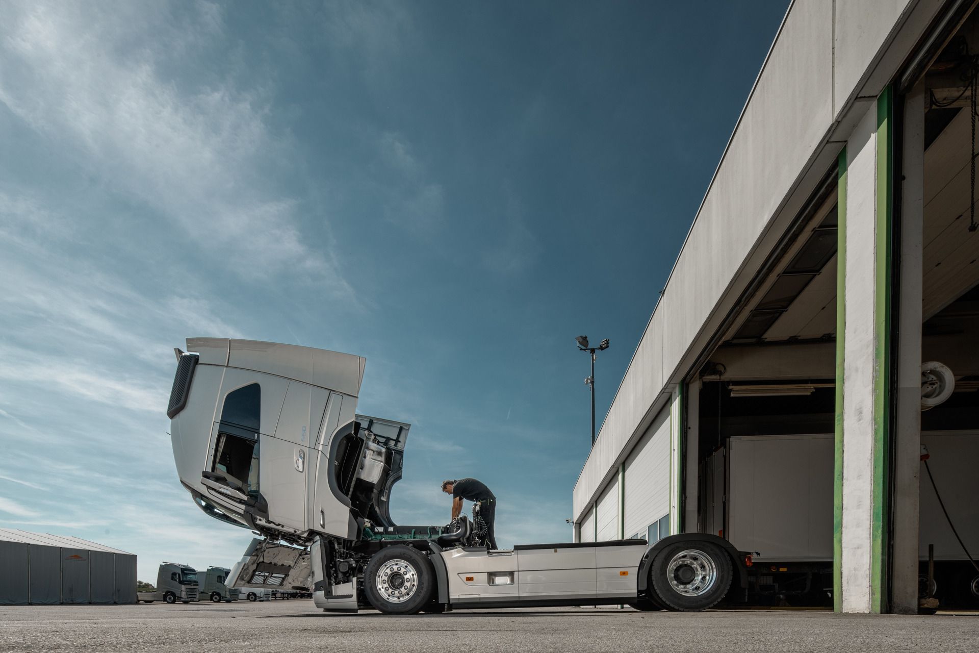 STARENT Truck & Trailer GmbH - anuncios sobre venta undefined: foto 2