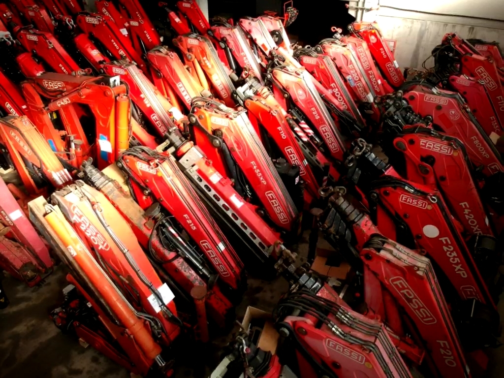 TRANSGRUAS - Maquinaria de construcción NISSAN undefined: foto 2