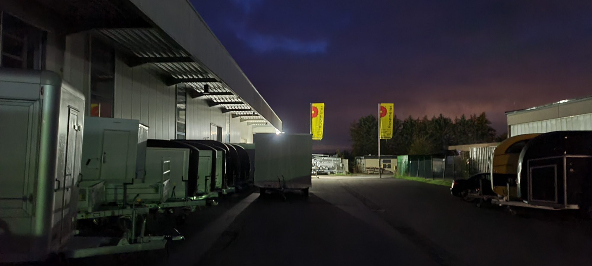 Rosemeier GmbH Anhaenger-Centrum - Camiones undefined: foto 11