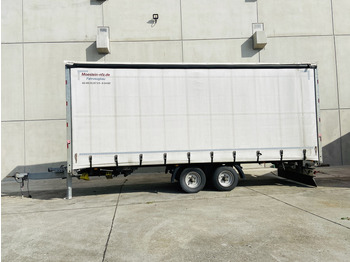 Remolque con toldo MÖSLEIN