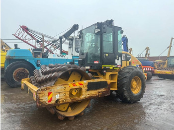 Compactador CATERPILLAR