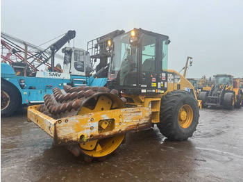 Compactador CATERPILLAR