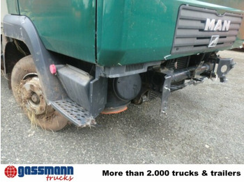 Camión caja cerrada MAN L33 8.180 C 4x2, Unfallfahrzeug mit: foto 4 Camión caja cerrada MAN L33 8.180 C 4x2, Unfallfahrzeug mit: foto 4