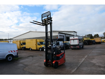 Carretilla elevadora eléctrica TOYOTA