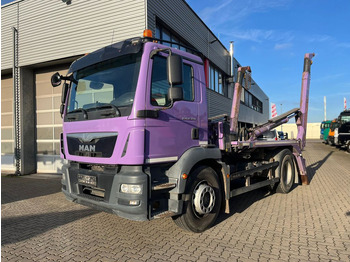 Camión portacontenedor de cadenas MAN TGM