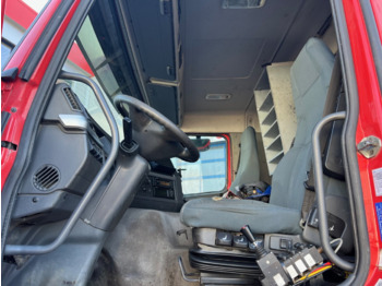 Foto del interior 1: Camión multibasculante, Camión grúa FM 460 8x2-6 FM 460 8x2-6, Lenk-/Liftachse, Kran HMF 2020-K4, Funk