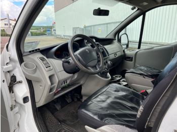 Ambulancia Renault Trafik 2.0 dCi115 4x2 Trafik 2.0 dCi115 4x2, Krankentransporter: foto 5