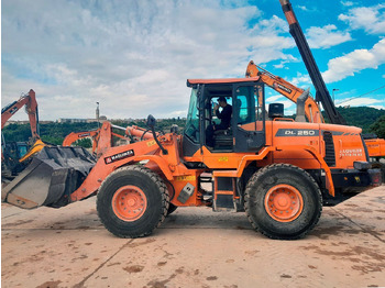 Cargadora de ruedas DOOSAN DL250