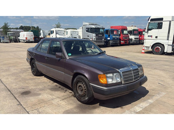 Sedan Mercedes-Benz E-Klasse 200 (GERMAN CAR / VOITURE D'ALLEMAGNE / ESSENCE / PETROL / MANUAL): foto 3