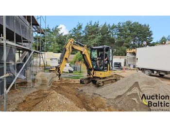 Miniexcavadora CATERPILLAR 303CR