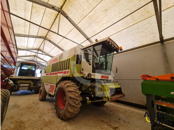 Cosechadora de granos CLAAS Dominator