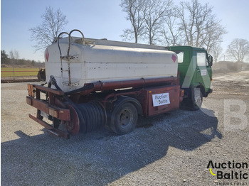 Camión cisterna para transporte de combustible MAN 8.136: foto 4