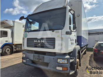Camión caja cerrada MAN TGM 18.240