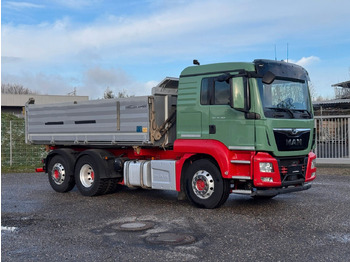 Camión volquete MAN