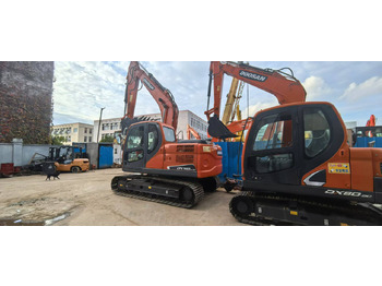 Excavadora DOOSAN DX140: foto 4