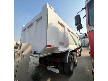 Camión volquete Sinotruk HOWO 371 6*4 Dump truck: foto 5