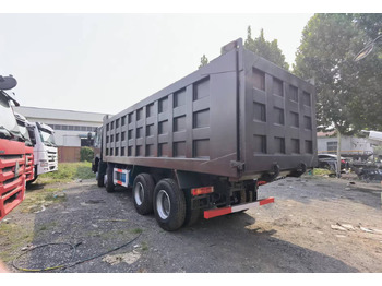 Camión volquete Sinotruk HOWO 371 8*4 Dump truck: foto 3