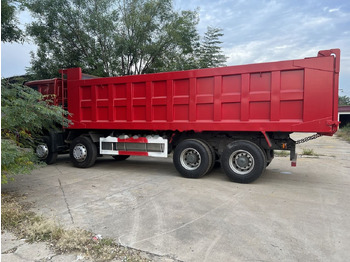 Camión volquete Sinotruk HOWO 8*4 Dump truck: foto 3