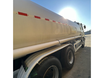 Vehículo municipal Shacman F3000 6*4 sprinkler: foto 4 Vehículo municipal Shacman F3000 6*4 sprinkler: foto 4