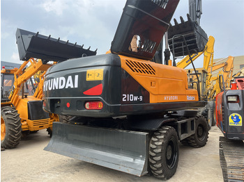 Excavadora de ruedas HYUNDAI