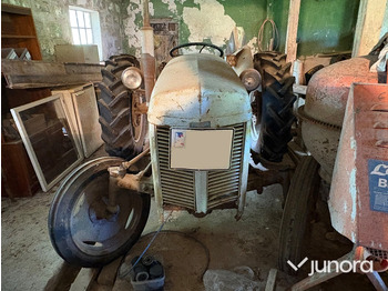 Tractor MASSEY FERGUSON