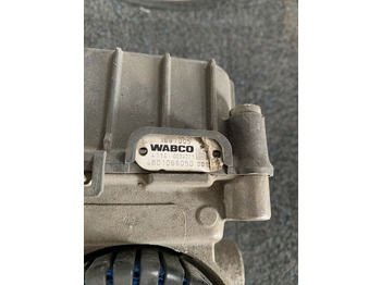 Válvula de freno para Camión 1867005   DAF XF 106 truck: foto 2