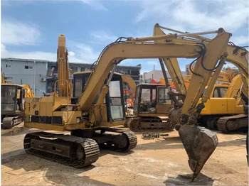 Excavadora de cadenas CATERPILLAR E70B