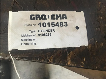 Cilindro hidráulico LIEBHERR