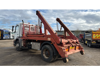 Camión portacontenedor de cadenas MERCEDES-BENZ ATEGO 1823: foto 3 Camión portacontenedor de cadenas MERCEDES-BENZ ATEGO 1823: foto 3