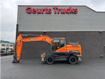 Excavadora de ruedas DOOSAN