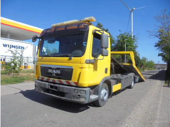 Camión portavehículos MAN TGL 8.220