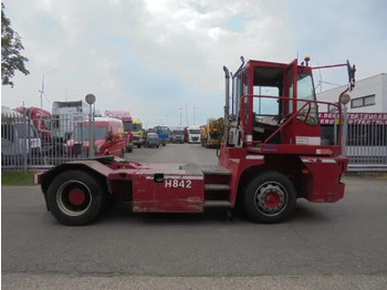 Tractor industrial MOL YM 225/4X2 40 KM/H: foto 4 Tractor industrial MOL YM 225/4X2 40 KM/H: foto 4