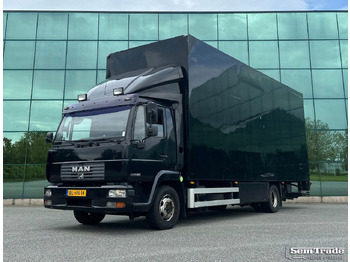 Camión caja cerrada MAN